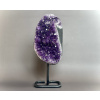 dekorace na kovovém stojanu z minerálů, ametystová drúza na stojánku