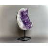 dekorace na kovovém stojanu z minerálů, ametystová drúza na stojánku