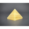 8433 8 pyramidy z mineralu a polodrahokamu kalcitova pyramida dekorace z kalcitu