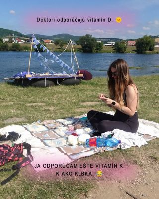 Vraj treba tráviť viac času na slnku kvôli vitamínu D. ☀️ Tak som poslúchla... Ale pre istotu som si zobrala aj vitamín K....