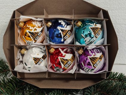 Sada 6 koulí Ø 8 cm – domek lesk