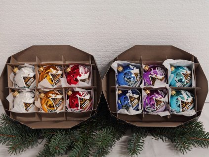 Sada 12 koulí Ø 7 cm – domek lesk