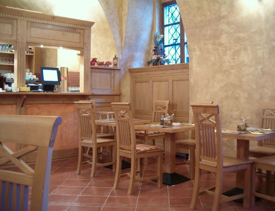 stylová-restaurace-e1561404088767