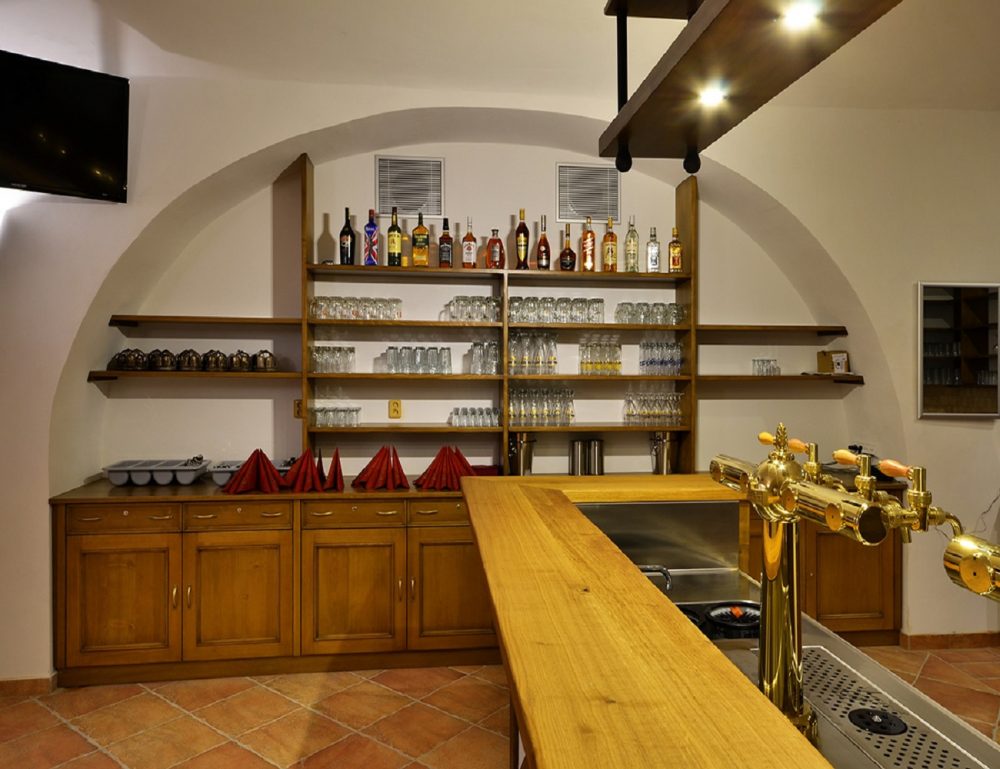 vybavení-restaurace-e1561405959820