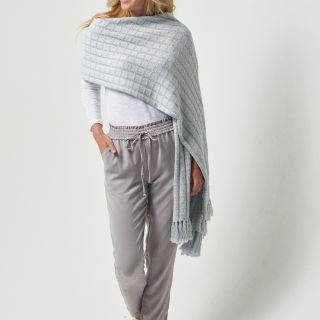 Luxusně vypadající šála přes ramena na letní procházku pro milovnice příjemně hebkých materiálů. #svetprize #cottonyarn...