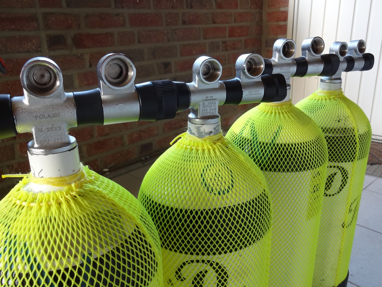 Od značení po skladování: Vše, co potřebujete vědět o tlakových lahvích