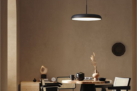 Oslňujúce svetlo v jedálni - jedálenské osvetlenie