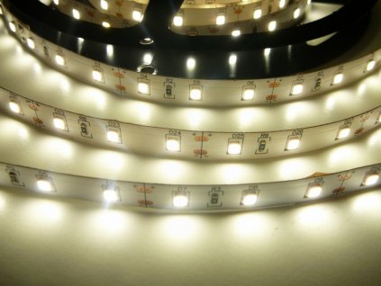 104453 led pasek 24v 300 12w vnitrni studena bila denni bila
