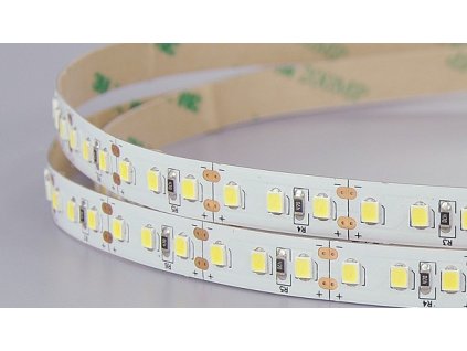 153018 led pasek 12v 12w m 60led studena bila 2835 ip20