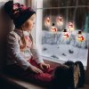 LED okenní řetěz sněhuláci, 6x LED, přísavný, 120cm, 2x AA