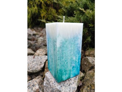 Palmová svíčka Meditace, výška 15 cm, průměr 7,5 cm, ručně vyráběná z palmového vosku s krystalickou strukturou, podporující meditaci a prostor pro sebe.