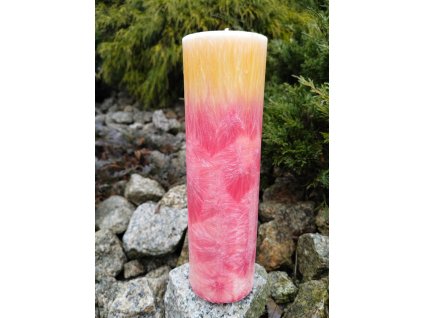 Palmová svíčka Láska, výška 25 cm, průměr 8 cm, ručně vyráběná z palmového vosku s krystalickou strukturou, symbol lásky, vděčnosti a hřejivého světla.