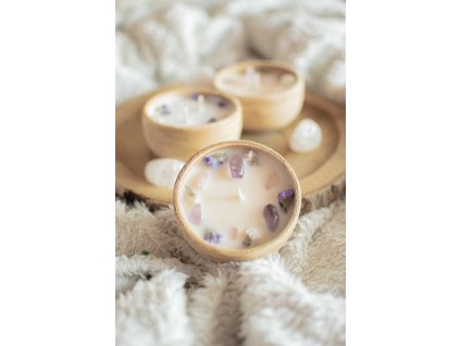 Malá sojová svíčka v kameninové misce 9 cm s růženínem a ametystem.