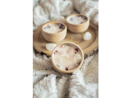 Sojová svíčka s růženíny v mice 9cm – esence lásky, péče a křehkosti