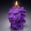 svíčka lev v květu fialový
