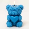 Medvěd z růžiček svíčka modrá