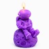 astronaut svíčka fialová