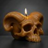 lebka s rohama svíčka hnědá