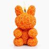 svíčka zajíc z růží oranžový
