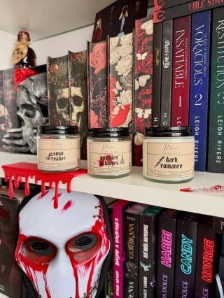 Tak tady jsou krásky ❤️‍🔥🔪🥀 v pátek ve večerních hodinách je čekejte skladem na ✨e-shopu 🫶🏼 🖤 dark romance - černý rybíz,...