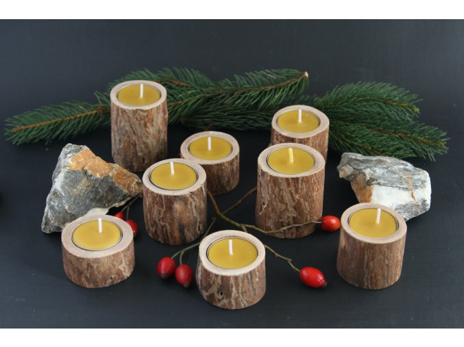 dřevěné svícny ve stylu Old Wood se svíčkami ze včelího vosku