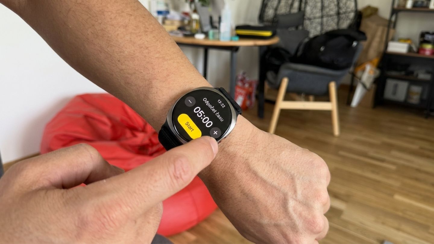 Naše appka pro Android hodinky - počítání přeskoků přes švihadlo na Samsung Galaxy Watch