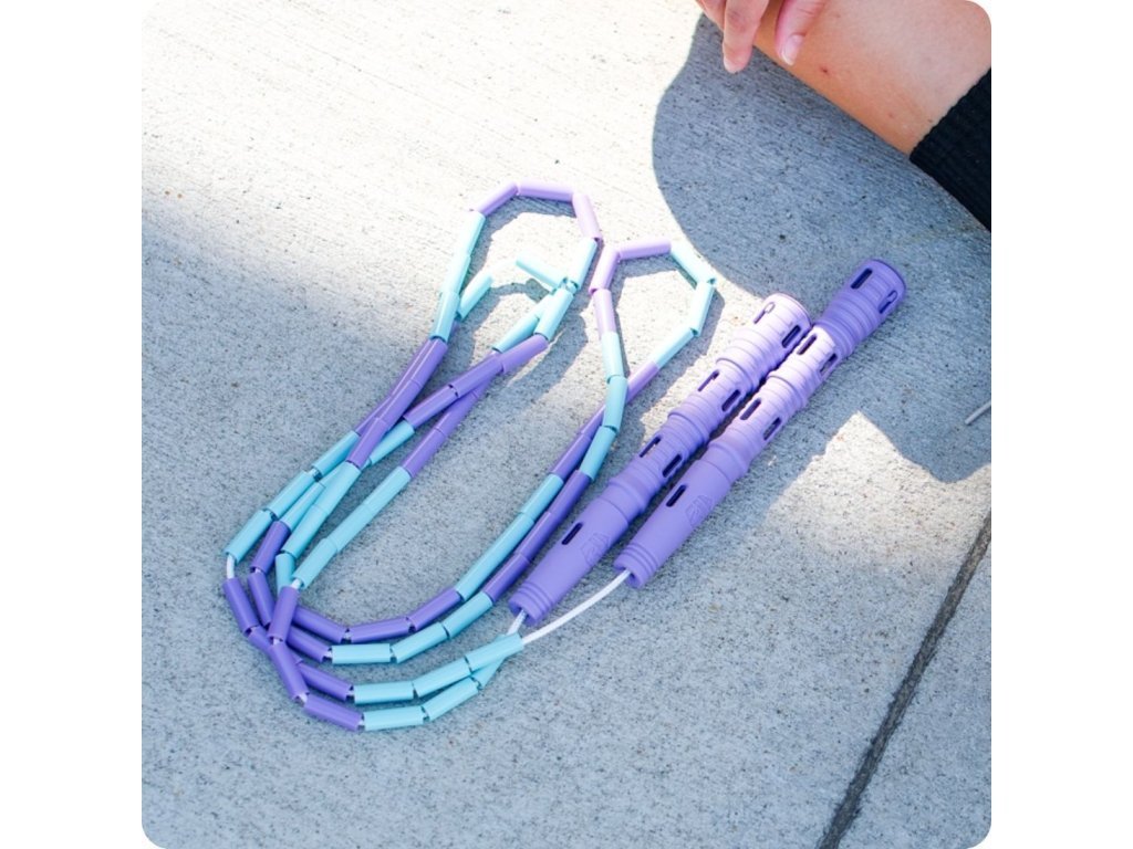 Švihadlo Katana Rope 3v1 s korálkami Vyber farbu rukovätí:: Čierne, Vyber farbu korálikov: Bielo/modrá v spolupráci s refcoach