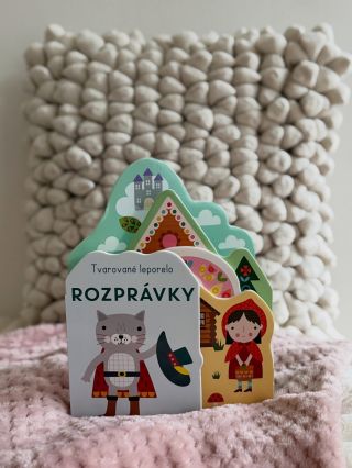 Spod ďalších stránok vykúkajú obrázky, ktoré u detí vzbudia zvedavosť - čo asi bude na ďalšej strane? Ďalšie dve nové...