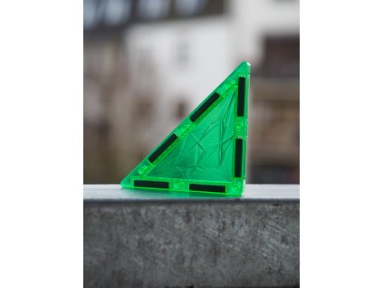 Magnetický trojúhelník pravoúhlý barevný (7,5x7,5cm)