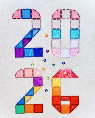 2026 ✨ Rok, kdy se bude stavět ve velkém. Rok věží, domečků, mostů, které vzniknou během jedné hry a zboří se ještě dřív,...