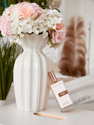 Černý rybíz ve spojení s hruškou? 🍐 S touhle kombinací nemůžete šlápnout vedle! 💕 YODEYMA Celebrity Woman svou sladkostí a...