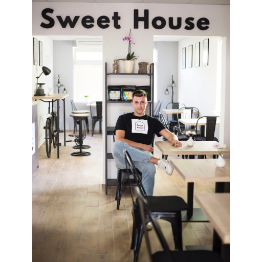 Novohradské - Splnili mamin dávny sen. Kuvikovci otvorili v Poltári cukráreň uprostred pandémie