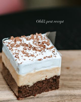 Oblíž prst 🤍🤎 RECEPT 👇🏼 Ingrediencie: Cesto: 5 vajec 200 g jemný kryštálový cukor 5 PL vody 160 g polohrubá múka 1/2...