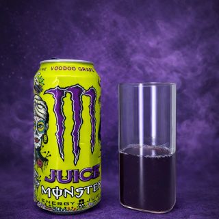 🍇 VOODOO GRAPE MODE: ON Fialová vlna chuti, která tě nakopne rychleji než budík v pondělí ráno. Sladká, šťavnatá, výrazná....
