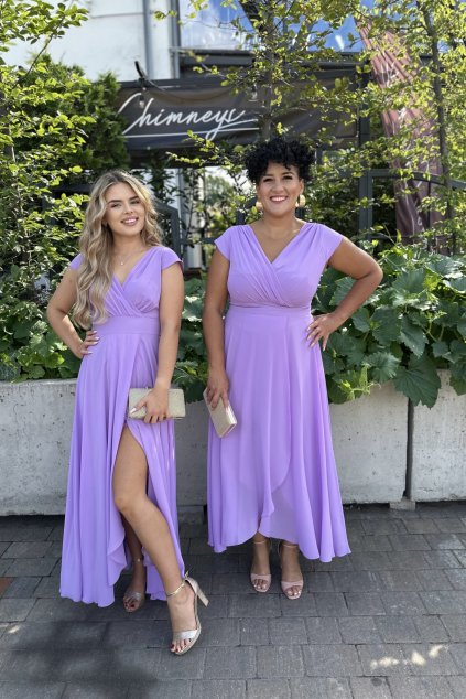 Dlhé spoločenské šaty s rozparkom