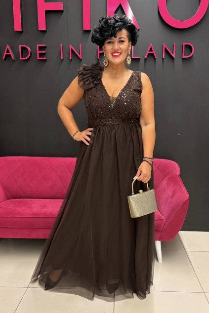 dlhé tmavohnedé tylové šaty s flitrami