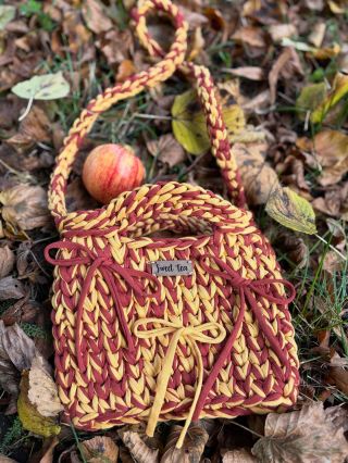 Crossbody Lucy v jesenných farbách. Ku každej kabelke sa bude dať zladiť aj gumička do vlasov a bude toho oveľa viac …...