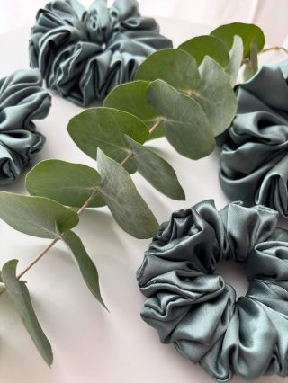 Dopraj svojím vlasom trocha luxusu. Viac ako 30 farieb saténových gumičiek do vlasov, každá farba v 4 veľkostiach, cena od...