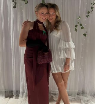 Mini kabelka, maxi dojem. Na ples, stužkovú aj spoločenské chvíle kabelka, ktorá ladí s tvojím šarmom....