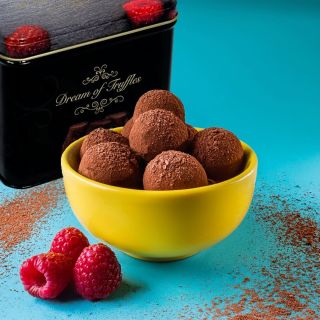 Jemné lahodné čokoládové truffles od Dream of Sweden 🇸🇪 , ktoré sa doslova rozplývajú na jazyku. 😛Nájdete na našom e-shope...