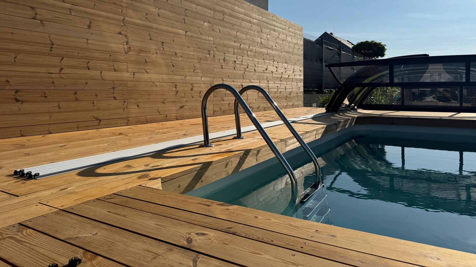 Jak vybrat nadzemní bazén: italská kvalita, která vydrží generace