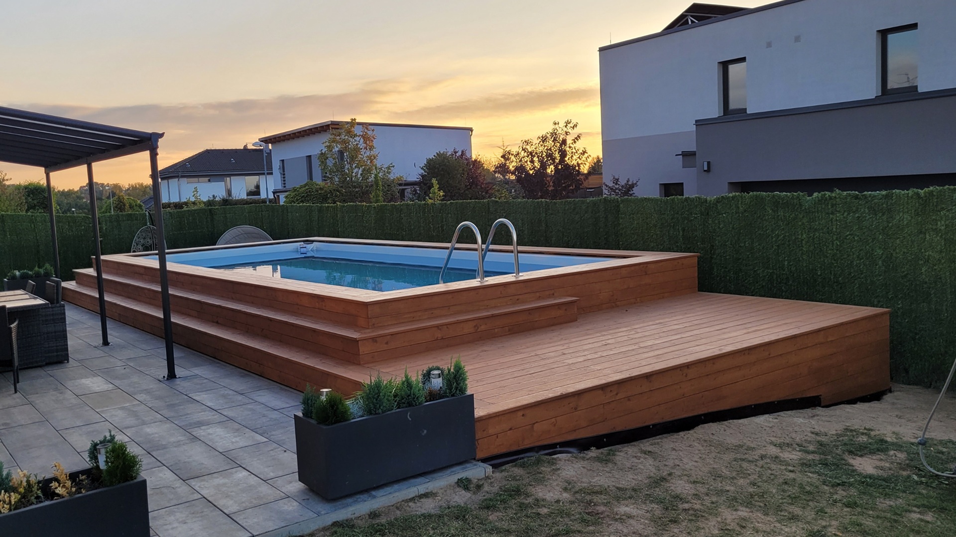 Bazén na klíč: designová dominanta vaší zahrady