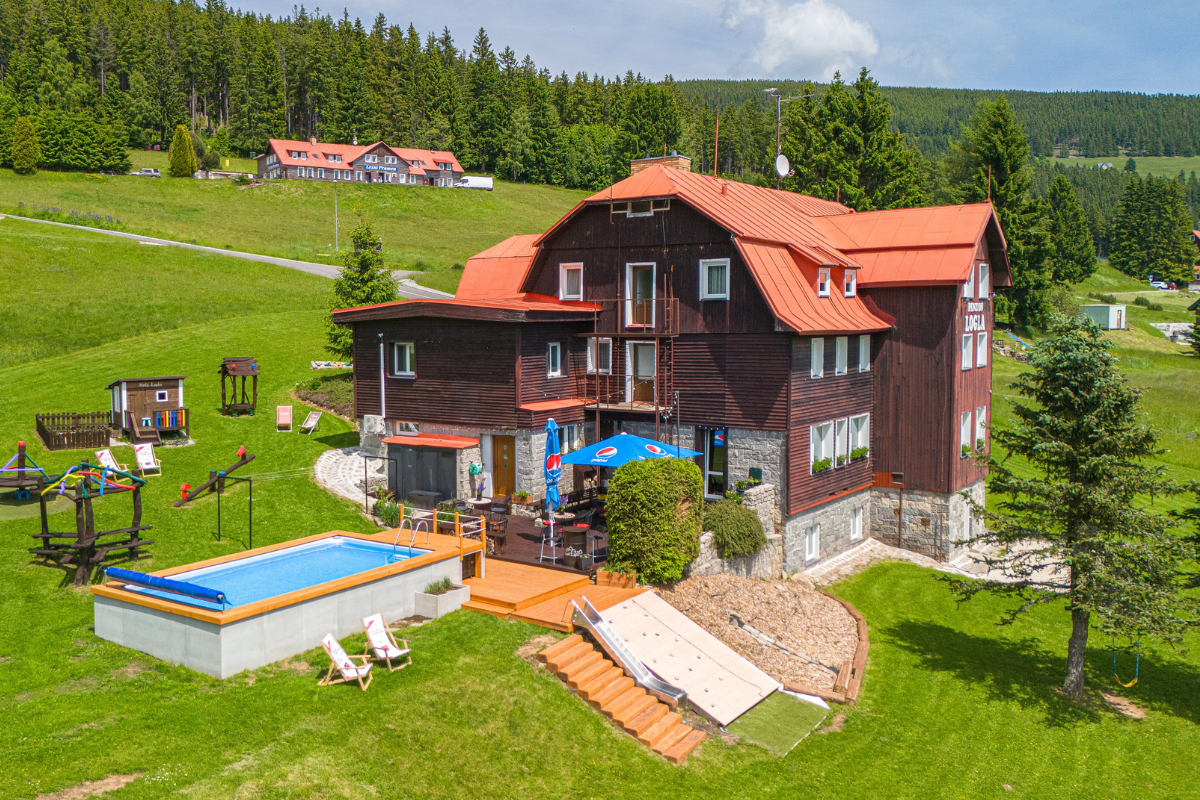 Proč si stále více hotelů, penzionů a kempů pořizuje bazény Technypools?