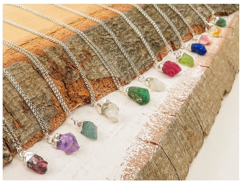 Najdi svůj osobní talisman v podobě šperků z minerálů podle znamení