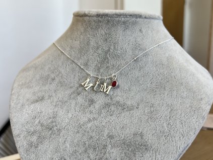 Stříbrný personalizovaný náhrdelník s písmeny a kamenem měsíce narození