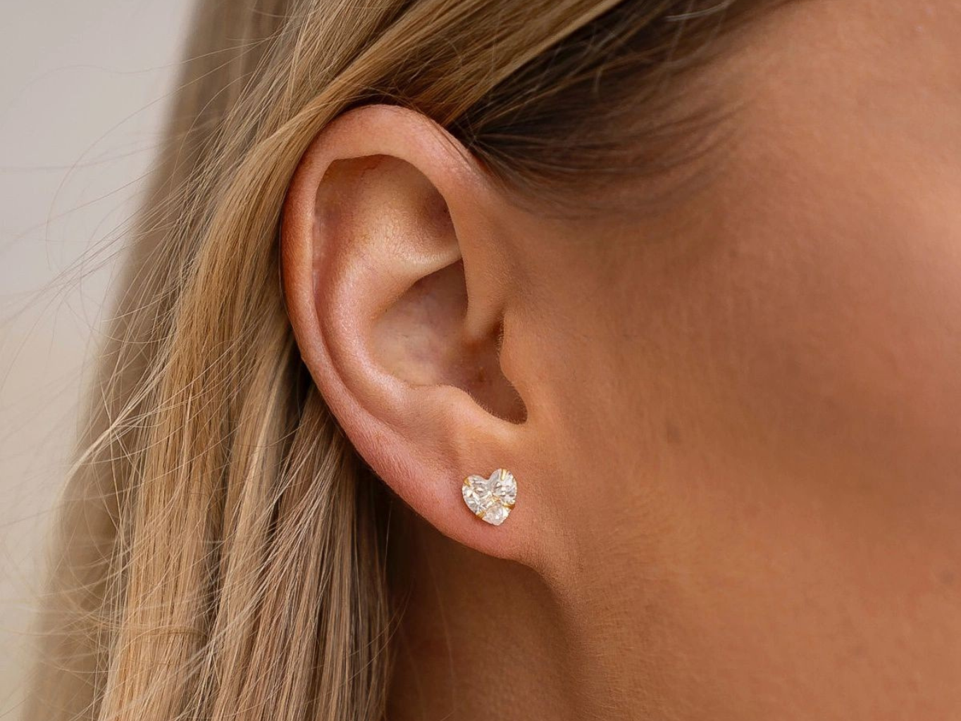 Levně SYLVIENE Pozlacené náušnice SRDCE 5 mm Kvalitní stříbro 925/1000 pozlacené 14k zlatem