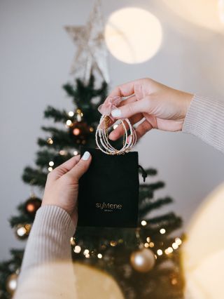 ✨Daruj letos zářivé Vánoce – radost, která se třpytí. Využij Black Friday slevu 33 % a najdi dárek, co září nejen na...