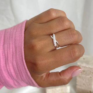 Tyto a spoustu dalších krásných kousků najdeš v novoročním výprodeji⚡️ Slevy až - 40%, tak nečekej a ulov si ten svůj💍