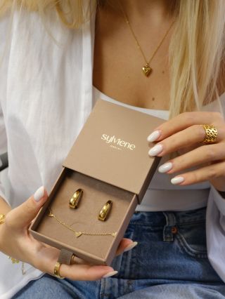 Valentýn je o maličkostech, které mají velký význam💛 Sleva 25 % na valentýnské šperky s kódem love25. Protože láska si...