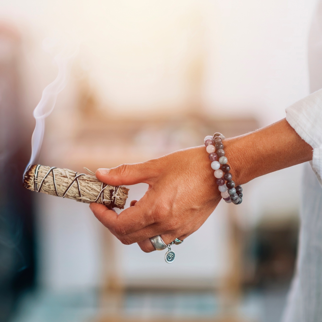 Bílá šalvěj: Očista prostoru a duše s dotekem přírody